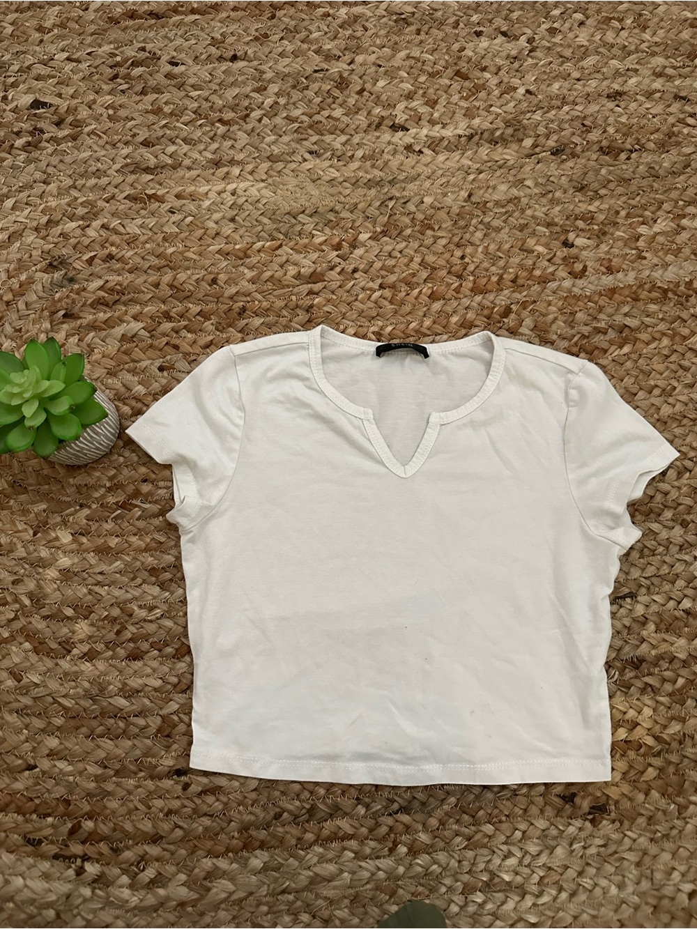 WHITE CROP TOP